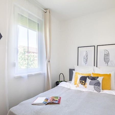 ブダペストSunny Balcony - Cute And Cozyアパートメント エクステリア 写真