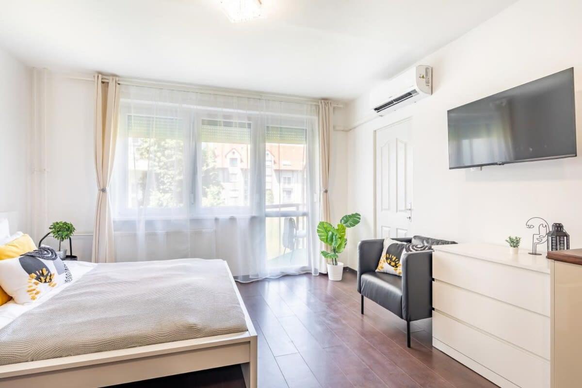 ブダペストSunny Balcony - Cute And Cozyアパートメント エクステリア 写真