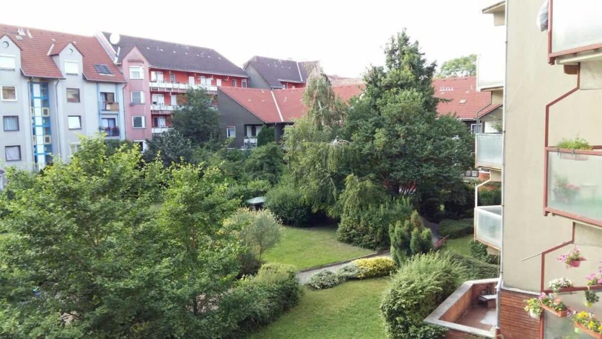 ブダペストSunny Balcony - Cute And Cozyアパートメント エクステリア 写真