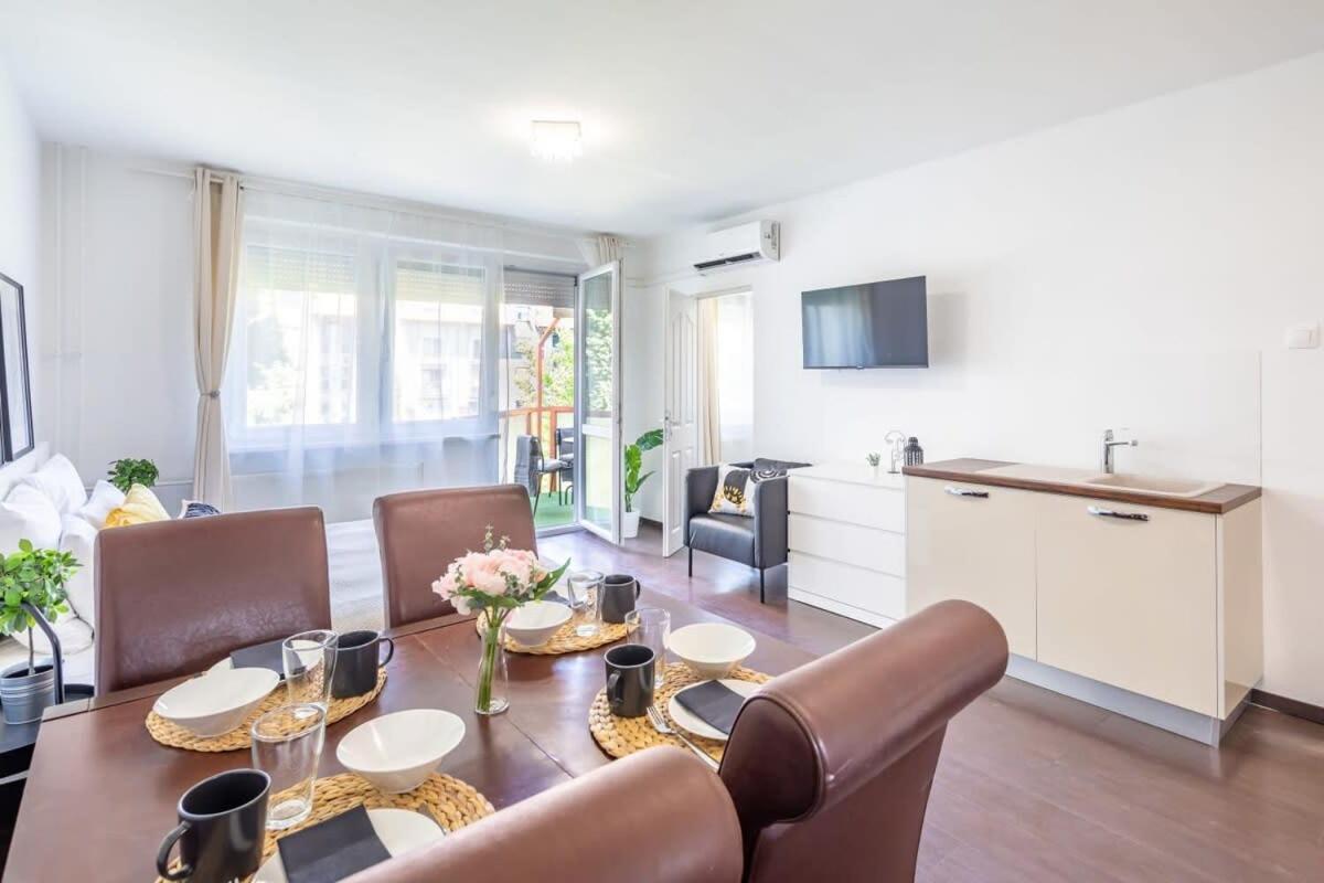 ブダペストSunny Balcony - Cute And Cozyアパートメント エクステリア 写真