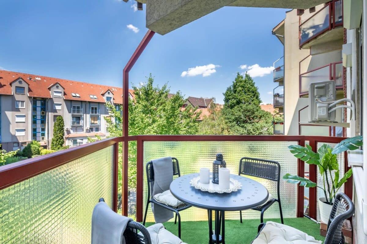 ブダペストSunny Balcony - Cute And Cozyアパートメント エクステリア 写真
