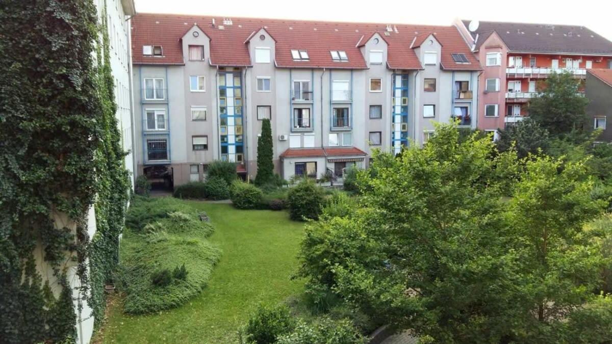 ブダペストSunny Balcony - Cute And Cozyアパートメント エクステリア 写真