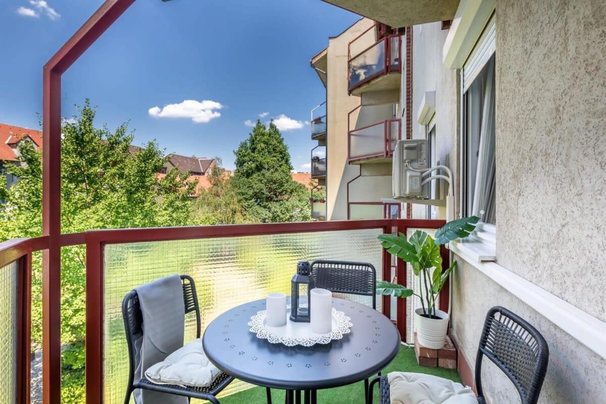 ブダペストSunny Balcony - Cute And Cozyアパートメント エクステリア 写真